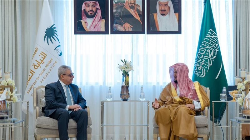 السفير المصري يلتقي
