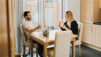 دراسة أمريكية جديدة: الغيبة والنميمة لها قوة خفية للحافظ على العلاقة العاطفية! 