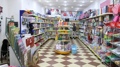 مع قرب العام الدراسي الجديد، أسباب ارتفاع أسعار الكتب الخارجية 2025