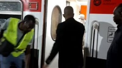 وصول قطار السودانيين إلى محطة السد العالي تمهيدًا لسفرهم إلى السودان 