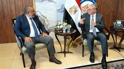 وزير البترول يبحث تسريع إجراءات إطلاق استثمارات جديدة لتعظيم القيمة المضافة من الفوسفات 