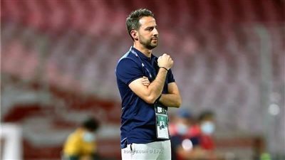 يانيك فيريرا يلقي محاضرة فنية خاصة على لاعبي الزمالك 