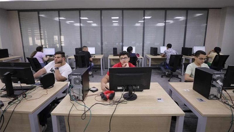 طلاب الشعبة الأدبية