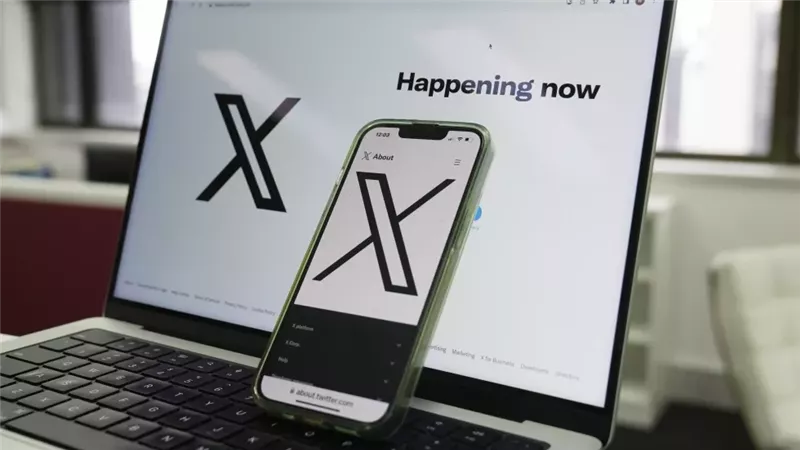 ماسك يقاضي آبل Apple