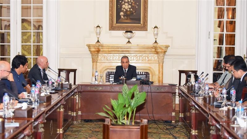 وزير الخارجية يلتقي