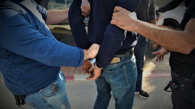 شاهد بالفيديو، القبض على وزير ونجلي مسؤول كبير بتهمة الفساد وغسيل الأموال 