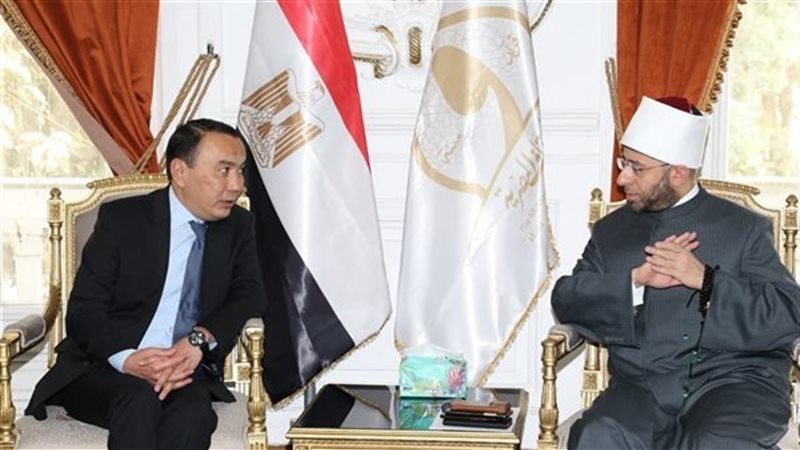 الأزهري يلتقي بسفير