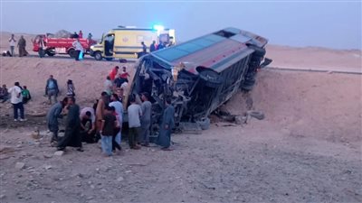 مصرع وإصابة 32 شخصًا جراء انقلاب أتوبيس بالصحراوي الغربي بأسيوط 