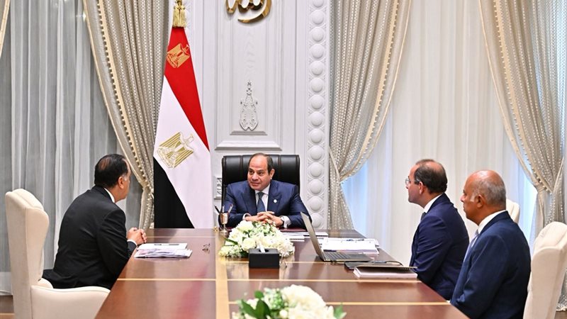 الرئيس السيسي يتابع