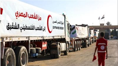 انطلاق القافلة الـ 17 من المساعدات الإنسانية من الهلال الأحمر المصري
