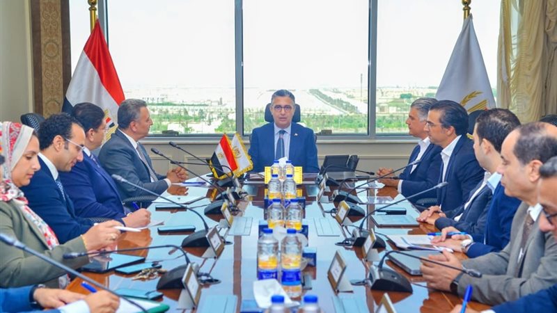 اجتماع وزير التموين