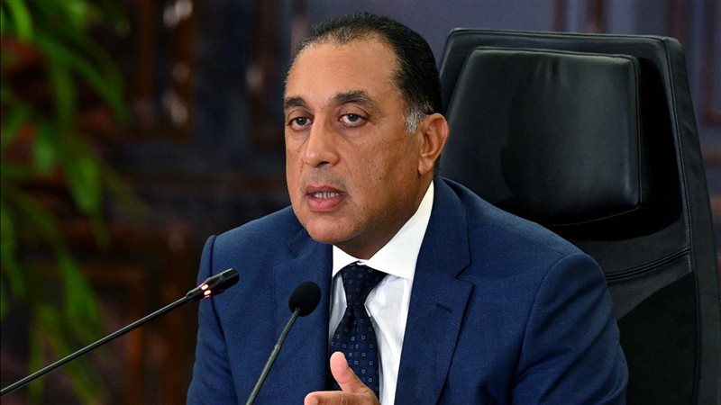 رئيس الوزراء يستعرض