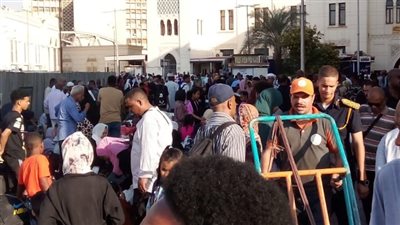 القطار السادس، توافد الجالية السودانية على محطة رمسيس لبدء رحلتهم إلى الجنوب 