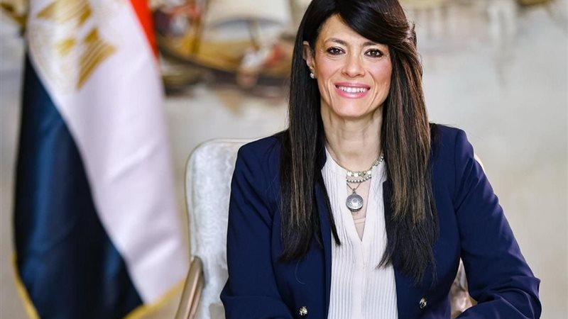 وزيرة التخطيط تبدأ