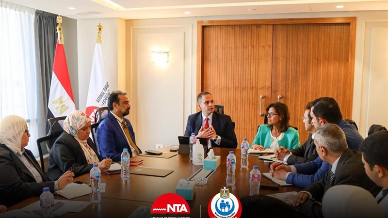 نائب وزير الصحة يبحث