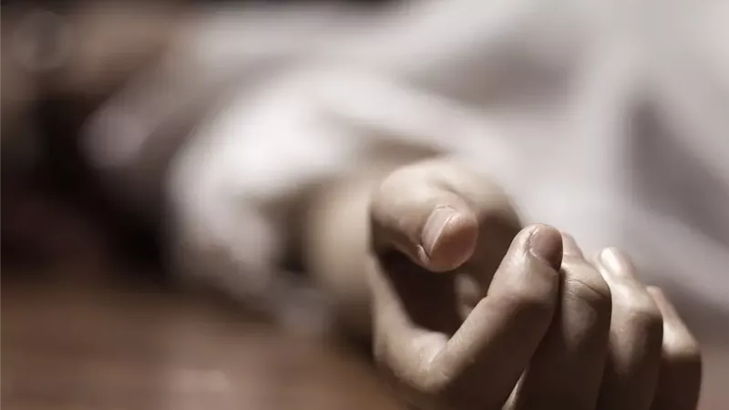 زوج ينهي حياة زوجته