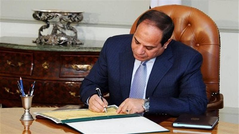 السيسي يصدق على قانون