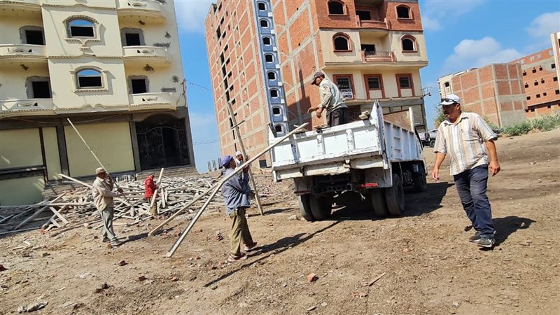 بناء الأدوار المخالفة