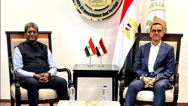 وزير الاستثمار يلتقي