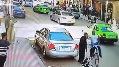 القبض على المتهم بالتعدي على شاب من ذوي الهمم بالشارع بالمنوفية 