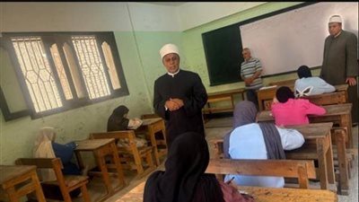 رئيس قطاع المعاهد الأزهرية يتفقد لجان امتحانات الدور الثاني لطلاب الثانوية بالأقصر