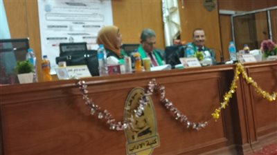 جامعة سوهاج تناقش أثر تطبيقات صحافة الموبايل على تطور الممارسة الصحفية بمصر