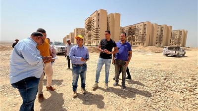تطورات المشروعات في قنا الجديدة، وزير الإسكان يتابع الموقف والخدمات والمرافق
