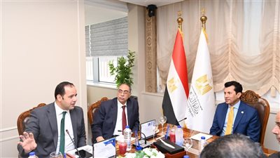 وزير الرياضة ومحافظ بورسعيد يتابعان معدلات تنفيذ استاد النادي المصري