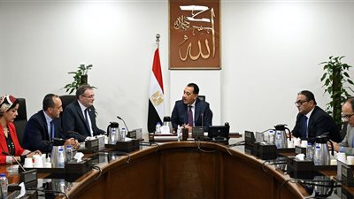 رئيس الوزراء يبحث مع رئيس 