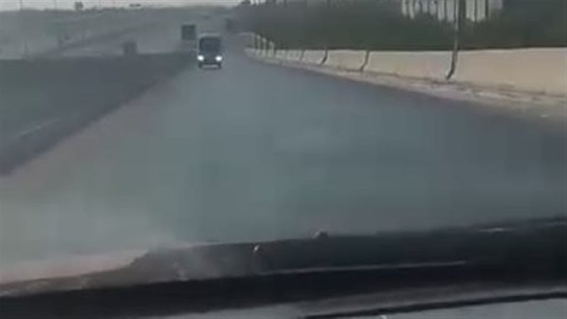 ميني باص يسير عكسي