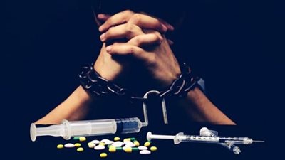 فضيحة جديدة، اتهام فنان مشهور طليق مطربة معروفة بتعاطي المخدرات (اعرف التفاصيل)