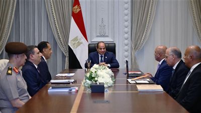 الرئيس السيسي يوجه بتسريع تنفيذ مشروعات البنية التحتية لدعم القطاع الصناعي والسياحي