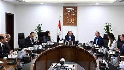 رئيس الوزراء يناقش زيادة الاعتمادات المالية المخصصة لصيانة المنشآت الحكومية