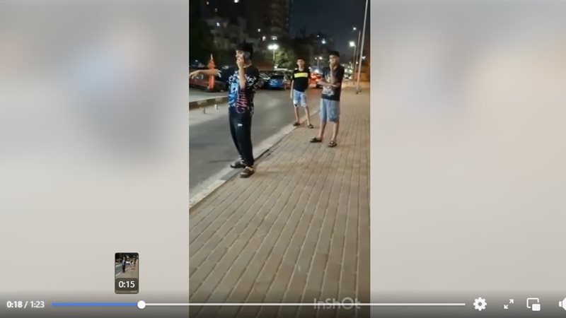 3 فتيان يرهبون المواطنين