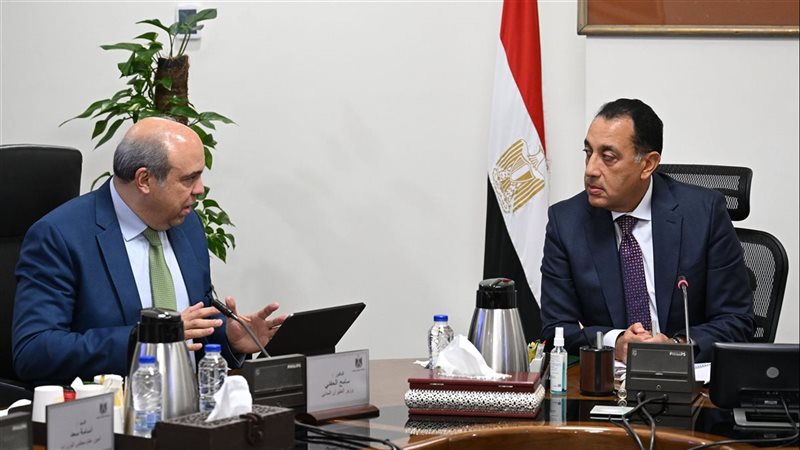 رئيس الوزراء يجتمع