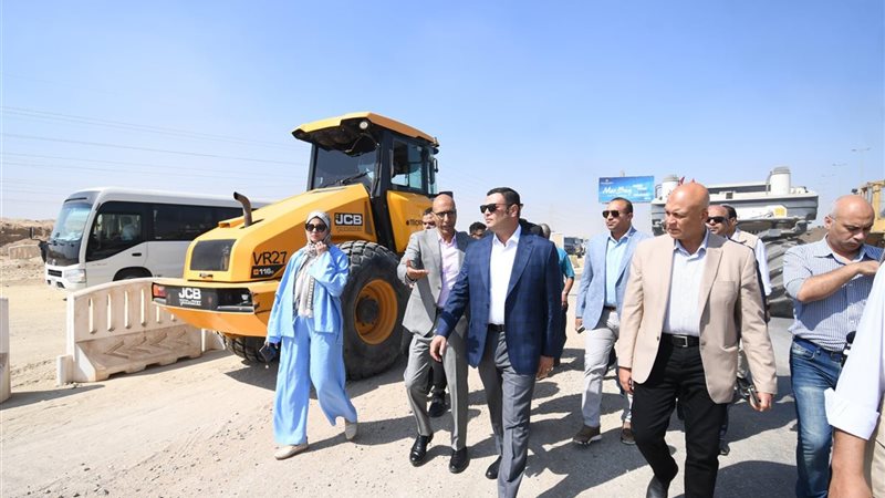 وزير الإسكان يتفقد