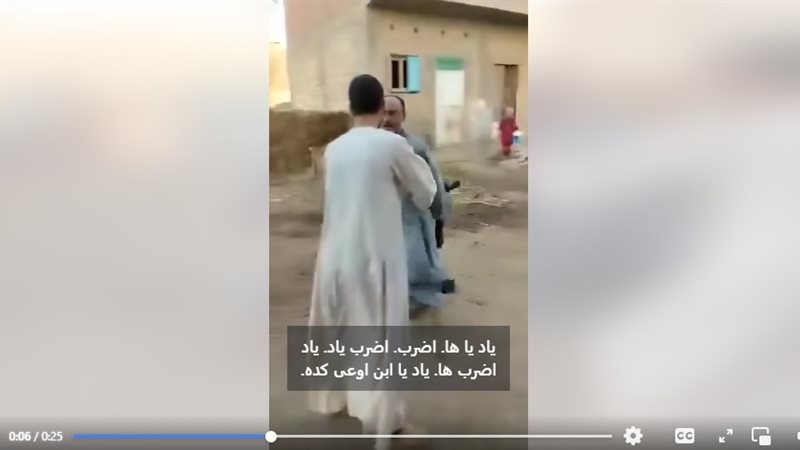 مزارع يستعرض قوته