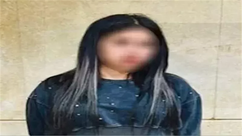 نور تفاحة فتاة الساحل