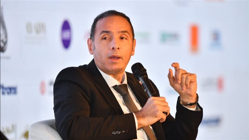 الدكتور إسلام عزام،