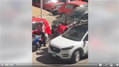 لحظات رعب في الإسكندرية، اعتداء بمطواة في الشارع (فيديو)