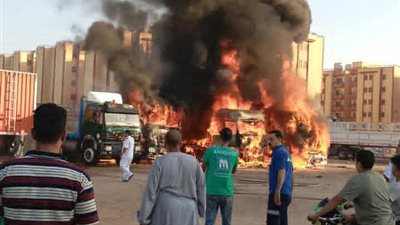  العربيات اتفحمت، حريق هائل داخل جراج سيارات نقل بالشرقية