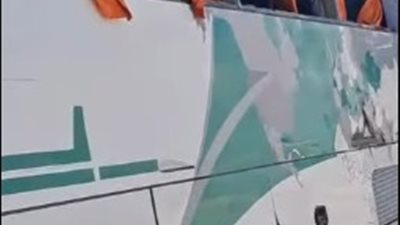 بالصور، إصابات في حادث تصادم بين سيارة نقل وأتوبيس بطريق العلمين