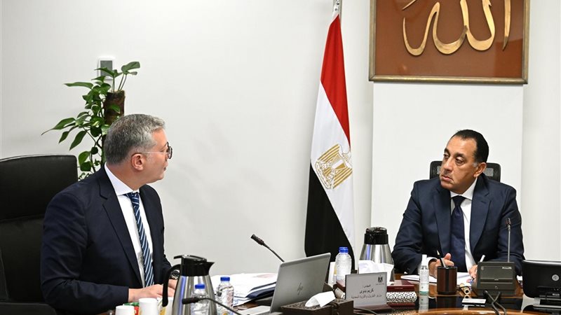 لقاء بين رئيس الوزراء