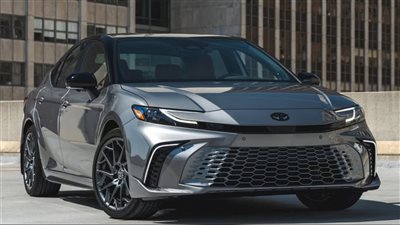 أسعار ومواصفات تويوتا كامري 2025، اعرف هتشتري السيارة بكام؟