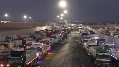 وسط قصف إسرائيلي، تحرك قافلة المساعدات الـ 27 إلى قطاع غزة 