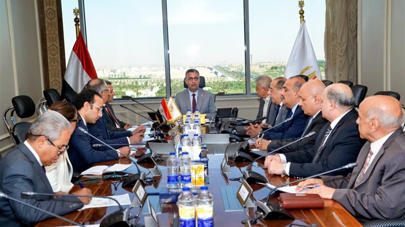 اجتماع وزير التموين
