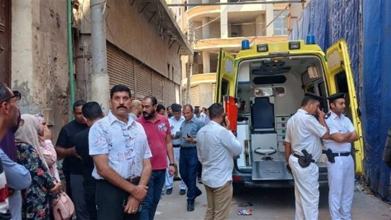 إصابة عاملين والبحث