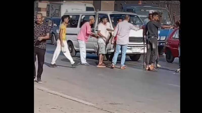 خناقة بالسيوف على