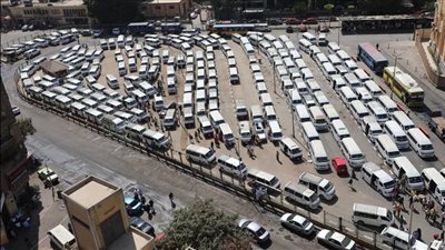 خبير محليات: نقل ميكروباصات الأقاليم لموقف أحمد حلمي تعيد الانضباط المروري