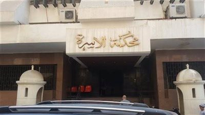 من محاكم الأسرة، بخل الزوج يدفع الزوجة لطلب الخلع